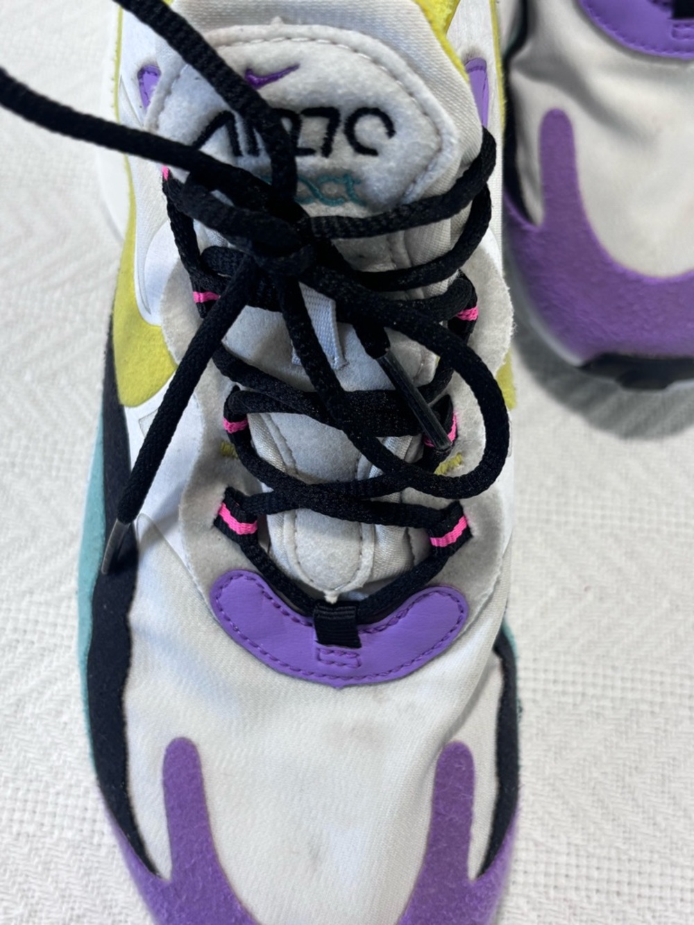 🩷Nike Women’s Sneakers Yellow Black Purple Accent - Picture 5 of 13